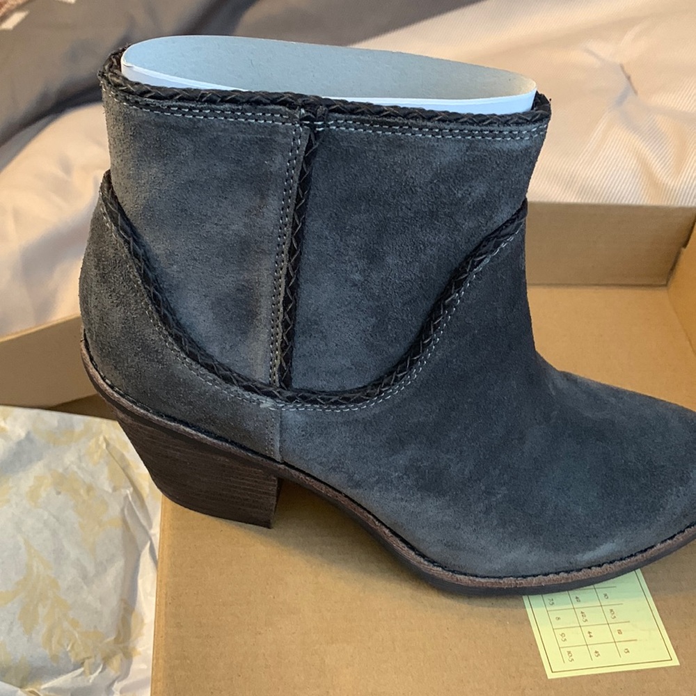 New Sofft brand booties. Great quality.Leather!